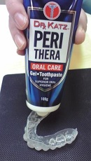 トレーにジェルを挿入